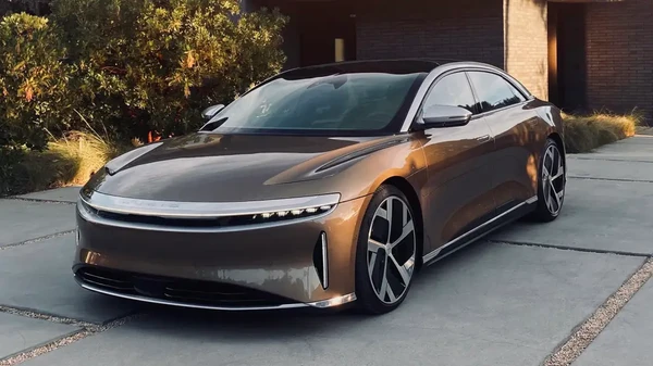 Lucid Air estabeleceu novo recorde de autonomia por Divulgação