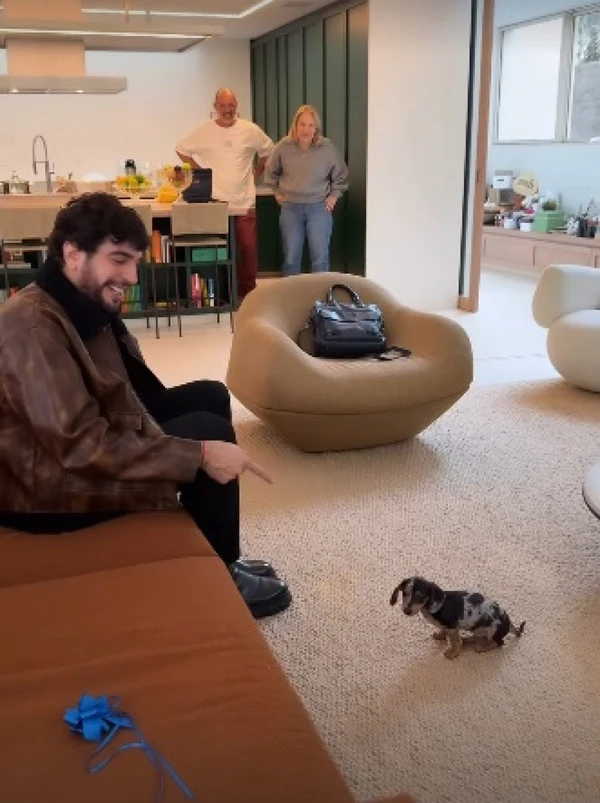 Nattan ganhou um cachorro de presente da namorada, Rafa Kalimann  por Reprodução/Instagram