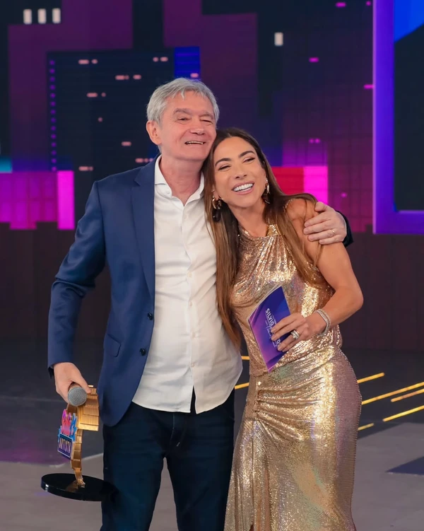 Patrícia Abravanel recebeu Serginho Groisman no Programa Silvio Santos por Gabriel Cardoso/Reprodução