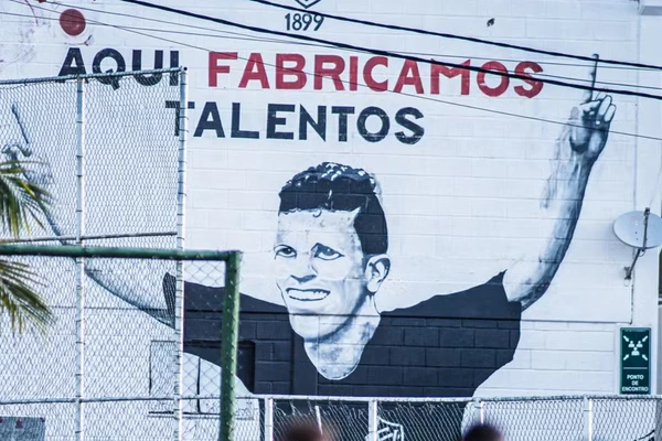 Pintura de Gabriel Paulista, formado no Vitória, representa a Fábrica de Talentos
