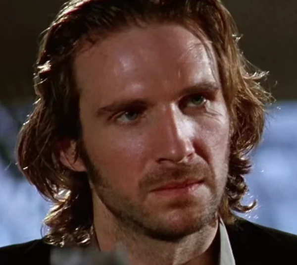 Ralph Fiennes por Reprodução | TikTok