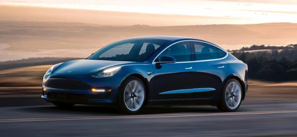 Tesla Model 3, elétrico por Divulgação