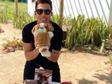 Imagem - Jovem percorre 1,5 mil km vendendo chocolate na praia para realizar sonho com a Cacau Show; entenda