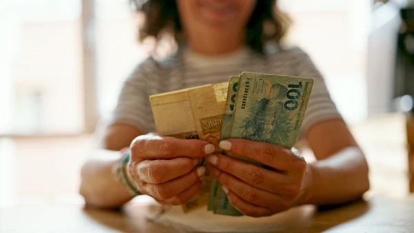 A organização das finanças é essencial para evitar o endividamento por Reprodução