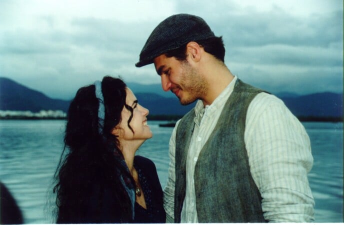 Ana Paula Arósio e Thiago Lacerda são os protagonistas da trama histórica Terra Nostra, de 1999 por Reprodução 