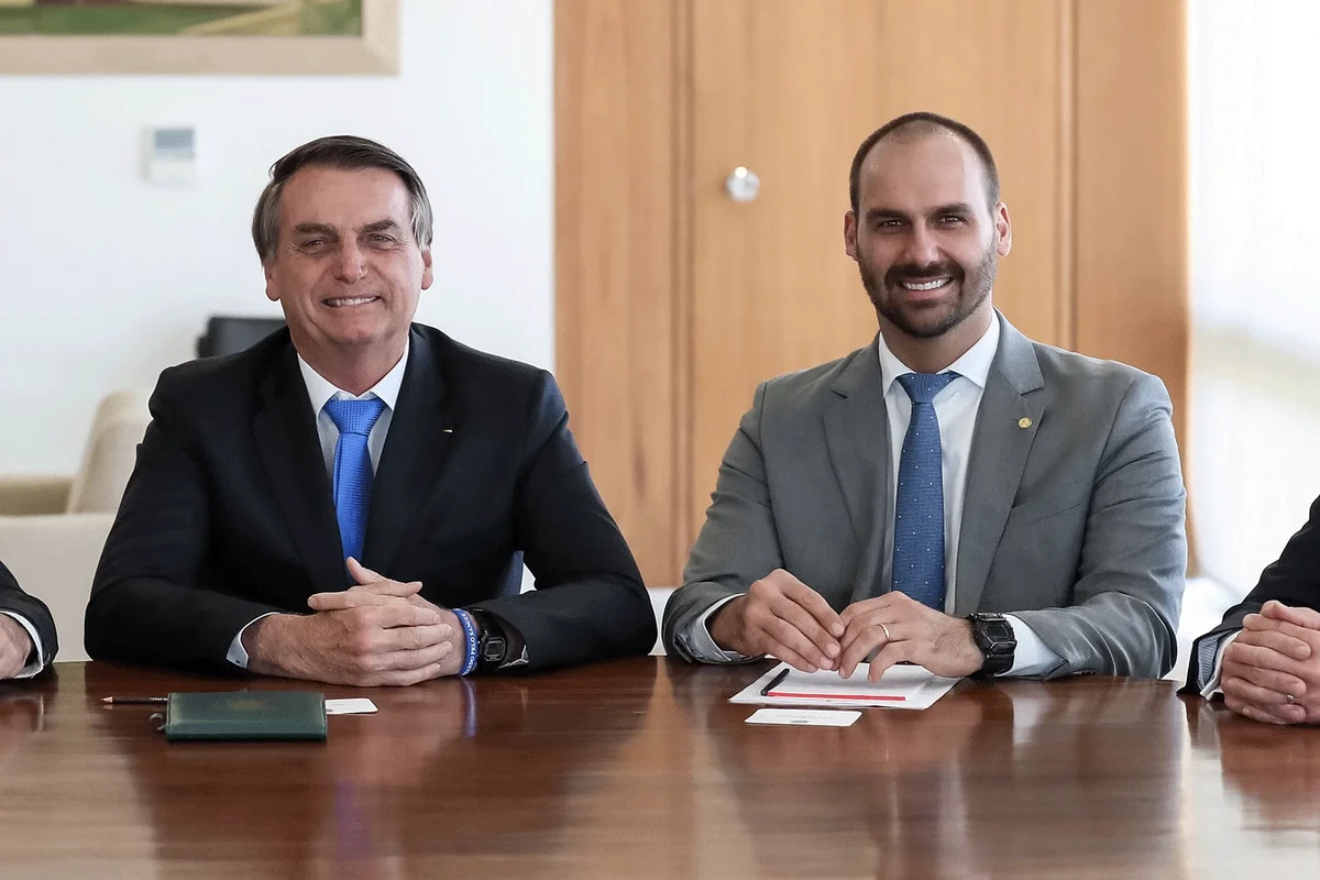 Jair com Eduardo Bolsonaro por Presidência da República