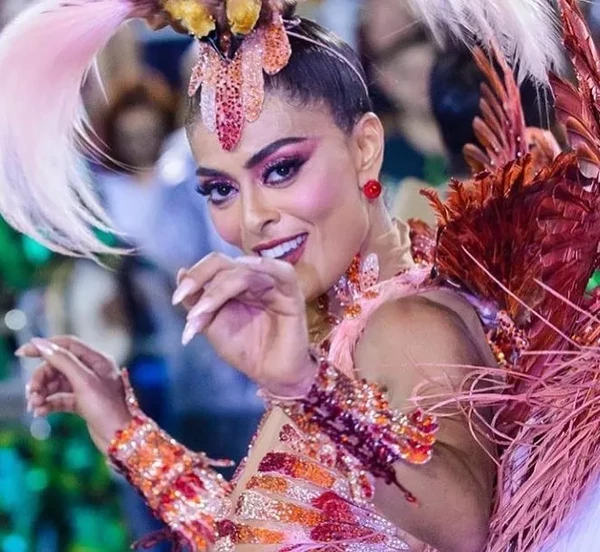 Juliana Paes por Reprodução