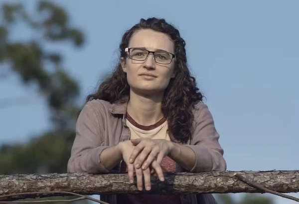 Kelley Mack em cena de 'The Walking Dead' 