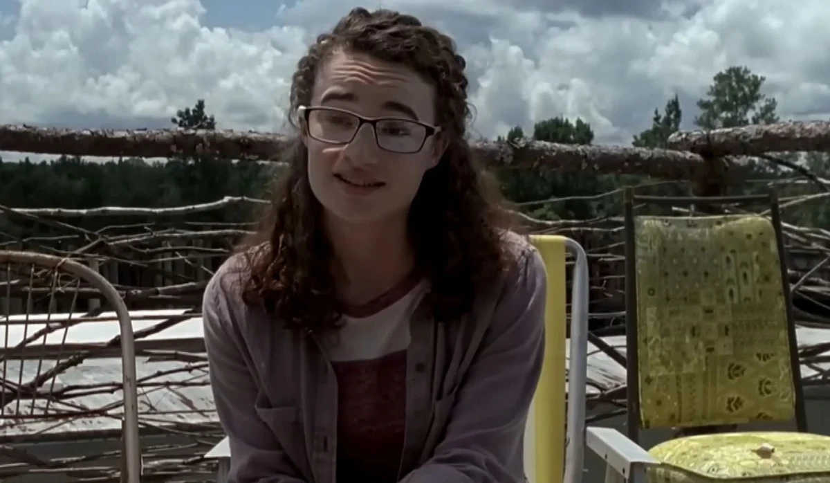 Kelley Mack em cena de 'The Walking Dead'  por Divulgação