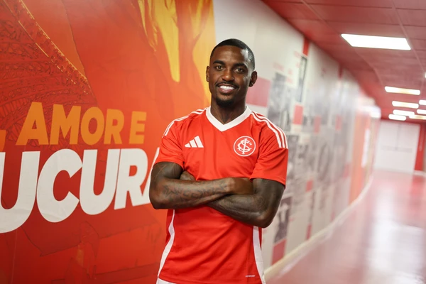 Lateral Ramon é o novo reforço do Vitória