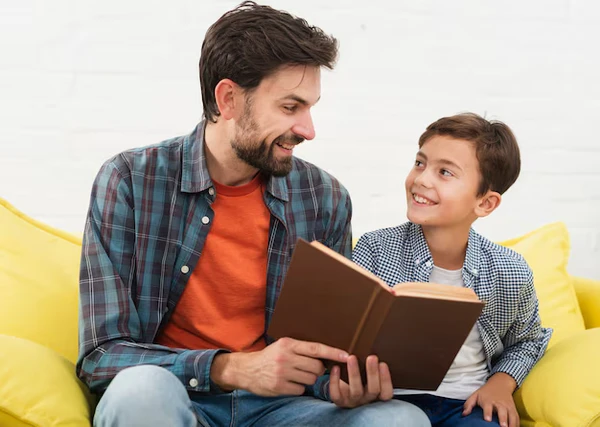 Pais e filhos por Shutterstock