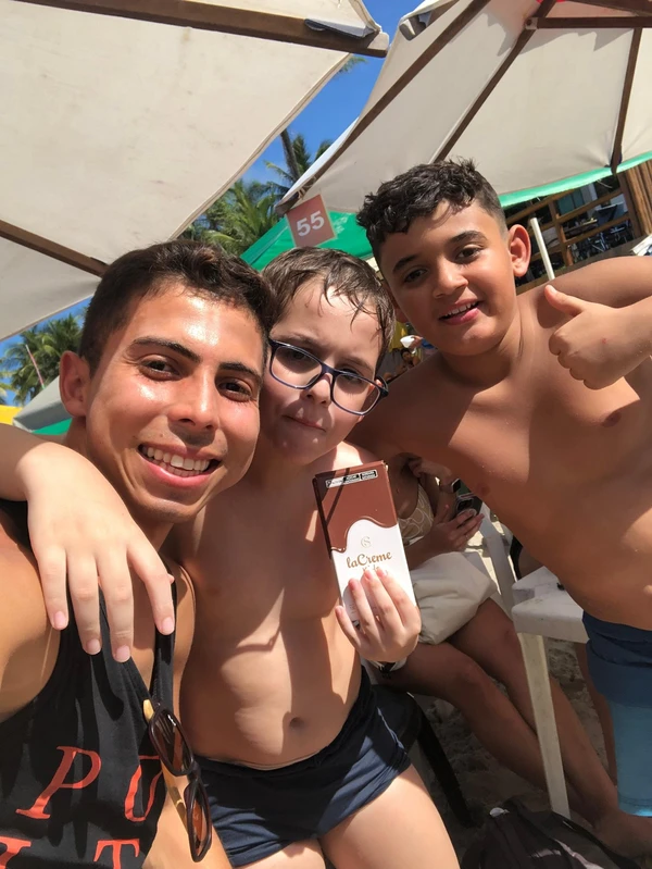 Pela simpatia e história, Tarso conquista novos amigos e sempre posa para fotos por Acervo pessoal