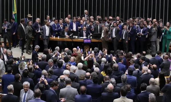 Sessão tumultuada na Câmara dos Deputados