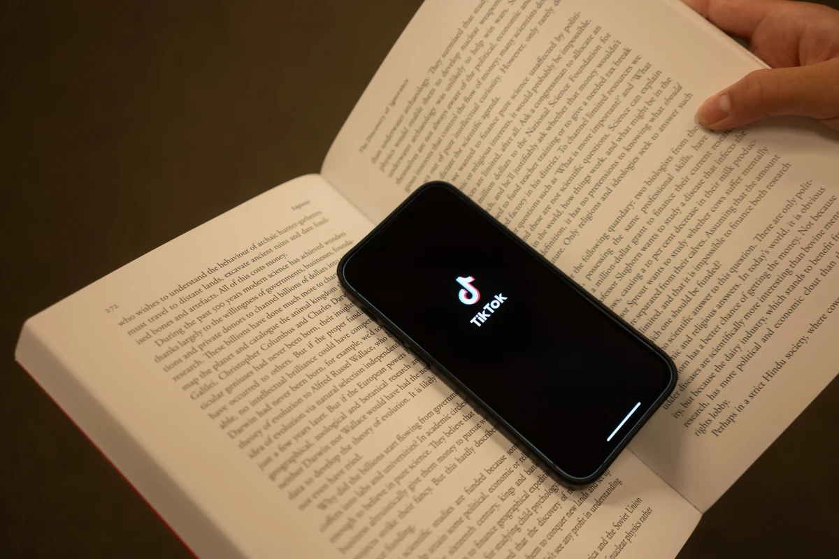 TikTok lança seu primeiro concurso literário para autores independentes na comunidade BookTok