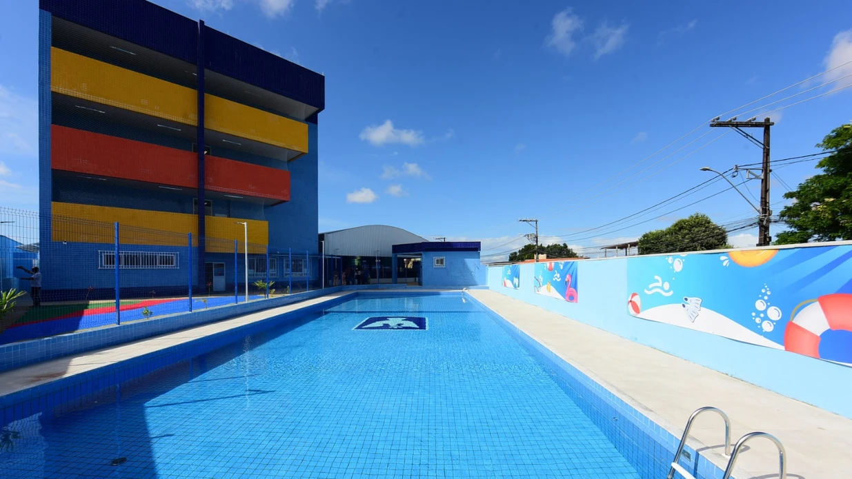 Imagem - Prefeitura inaugura escola com piscina semiolímpica em Salvador; veja onde