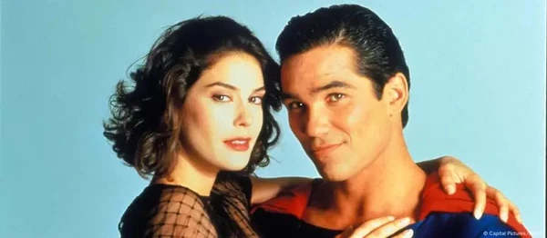 A atriz Teri Hatcher e o ator Dean Cain, estrelas do seriado "Lois & Clark" nos anos 1990 por Reprodução