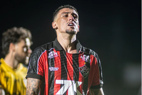 Baralhas se lamentado durante a partida contra o Sport