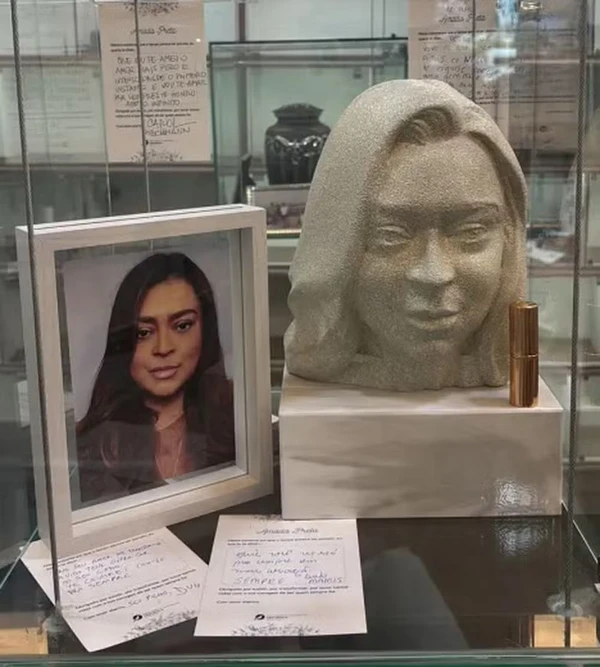 Busto de Preta Gil no Cemitério da Penitência, no Rio por Divulgação
