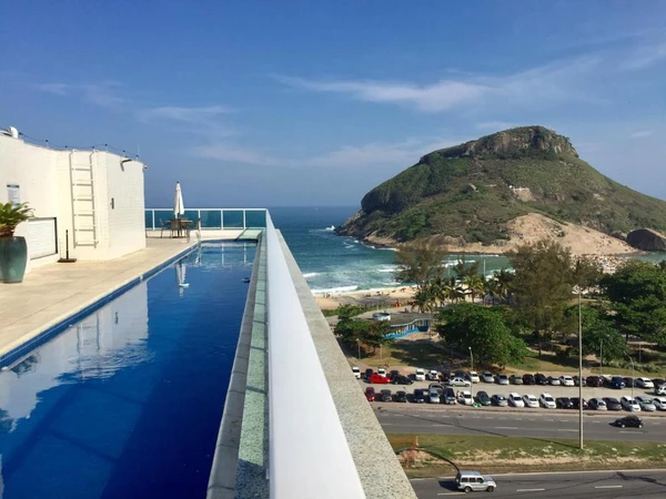 Hotel é condenado a pagar pensão vitalícia de R$ 4,4 mil a hóspede que ficou tetraplégico ao mergulhar em piscina por Reprodução