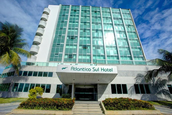 Hotel é condenado a pagar pensão vitalícia de R$ 4,4 mil a hóspede que ficou tetraplégico ao mergulhar em piscina por Reprodução