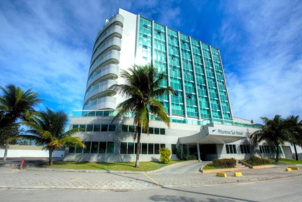Hotel é condenado a pagar pensão vitalícia de R$ 4,4 mil a hóspede que ficou tetraplégico ao mergulhar em piscina por Reprodução