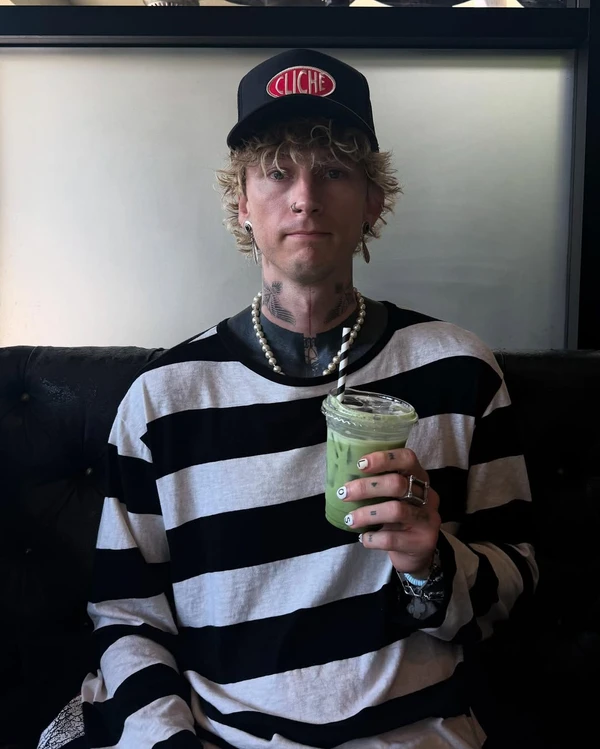Machine Gun Kelly por Reprodução/Instagram