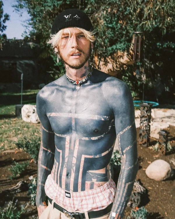 Machine Gun Kelly por Reprodução/Instagram