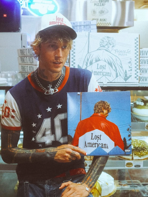 Machine Gun Kelly por Reprodução/Instagram