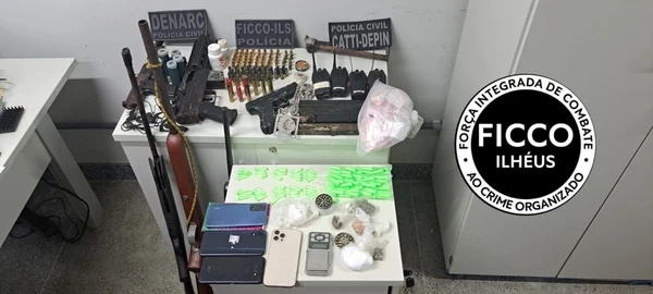 Materiais apreendidos após a operação