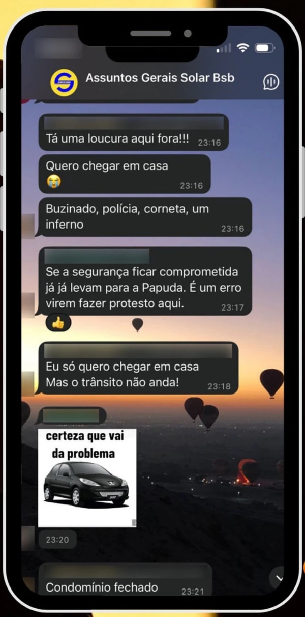 Moradores de condomínio de Bolsonaro no grupo de Whatsapp por UOL/Reprodução