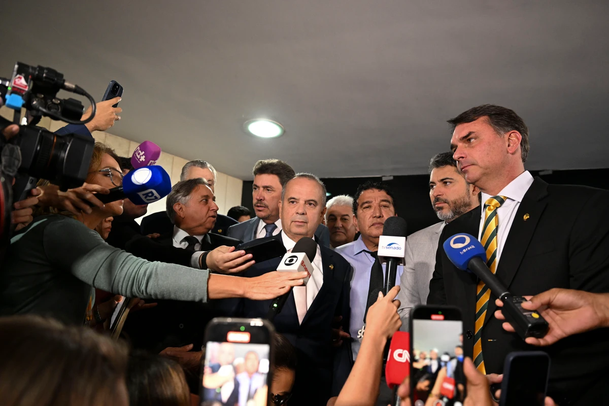 Senadores aliados a Jair Bolsonaro protestavam por causa da sua prisão domiciliar por Edilson Rodrigues/Agência Senado