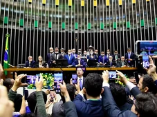 Imagem - Presidente da Câmara envia pedido de afastamento de seis deputados após protesto no plenário