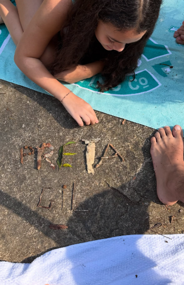 Alice Wegmann passa aniversário de Preta Gil com Fran Gil e Sol de Maria por Reprodução
