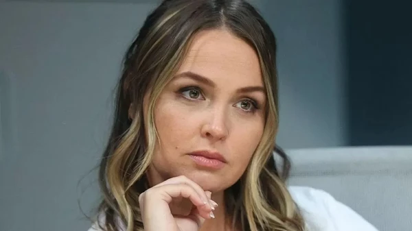 Camilla Luddington de 'Grey’s Anatomy' revela diagnóstico de doença autoimune após cansaço extremo por Divulgação