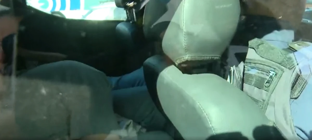 O jogador permaneceu no local e acionou o socorro, mas ficou agressivo e tentou tomar a arma de um policial por Reprodução/TV Globo