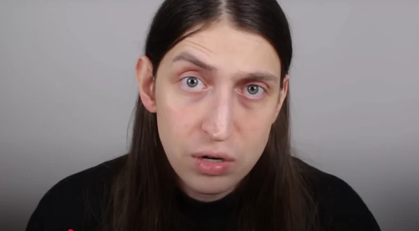Felca denunciou a adultização de crianças em vídeo que recebeu mais de 5 milhões de visualizações em 1 dia por Reprodução / Youtube