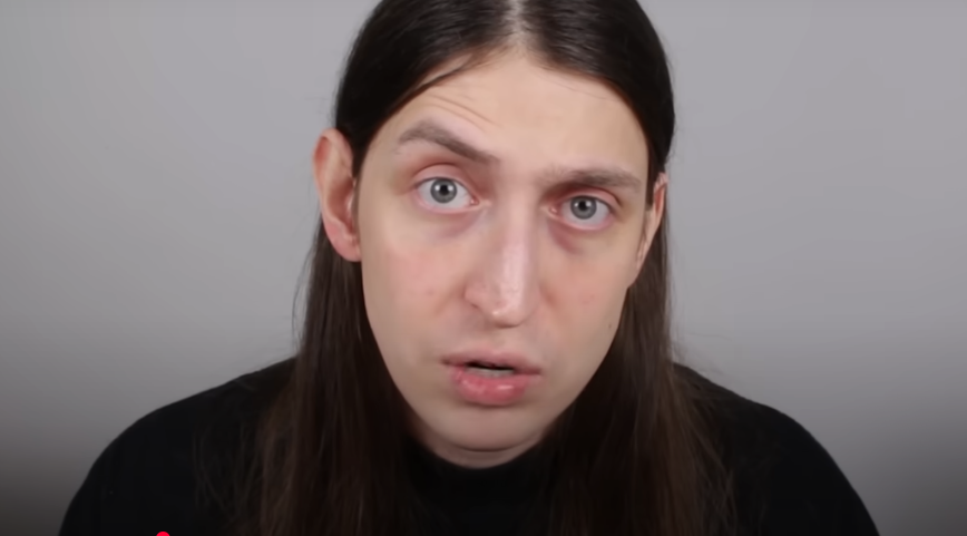 Felca denunciou a adultização de crianças em vídeo que recebeu mais de 5 milhões de visualizações em 1 dia por Reprodução / Youtube