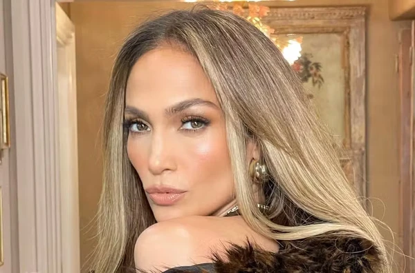 Jennifer Lopes por Reprodução
