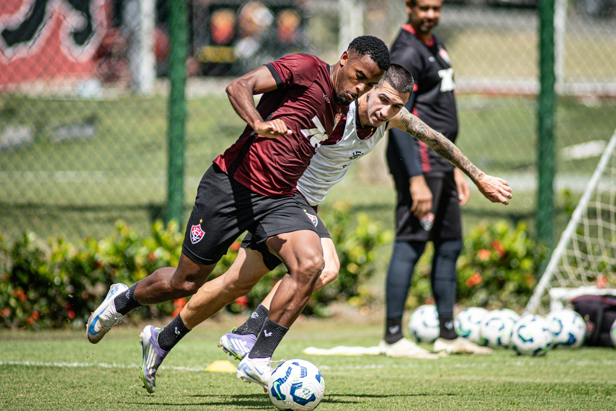 Último treino do Vitória antes de encarar o São Paulo  por Victor Ferreira/EC Vitória