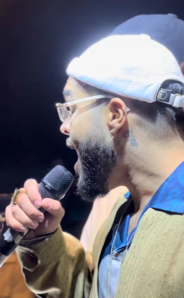 Francisco Gil cantou durante a festa pós cerimônia