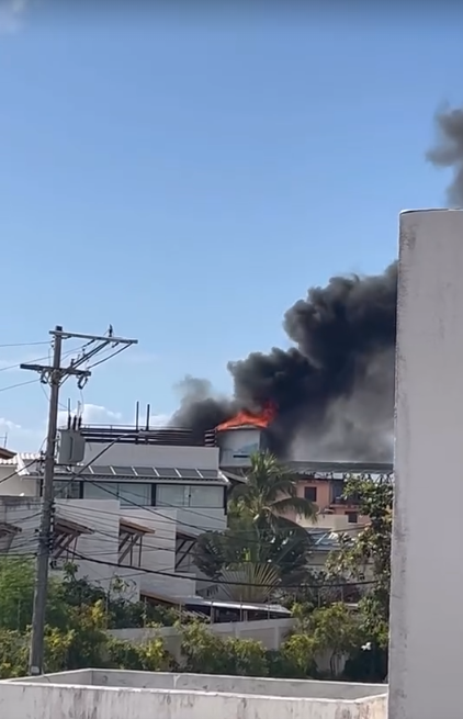 Incêndio em hotel no bairro de Stella Maris por Reprodução/InfoStella
