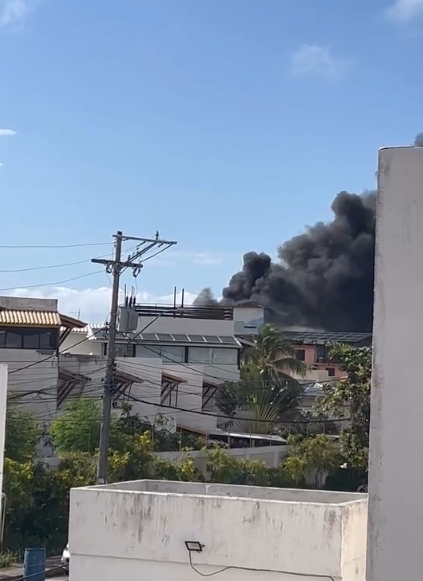 Incêndio em hotel no bairro de Stella Maris por Reprodução/InfoStella