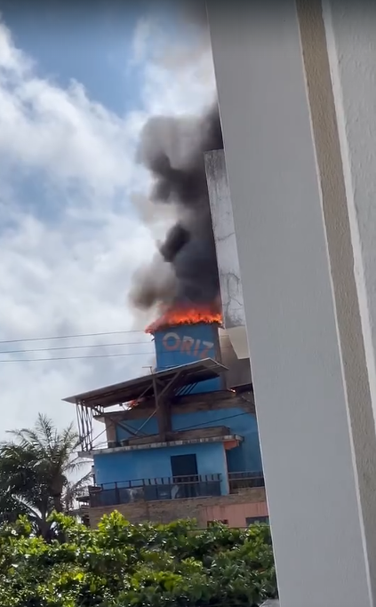 Incêndio em hotel no bairro de Stella Maris por Reprodução/InfoStella