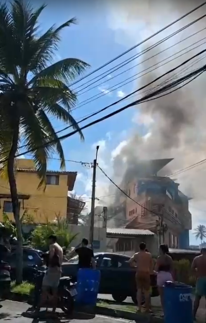 Incêndio em hotel no bairro de Stella Maris por Reprodução/InfoStella