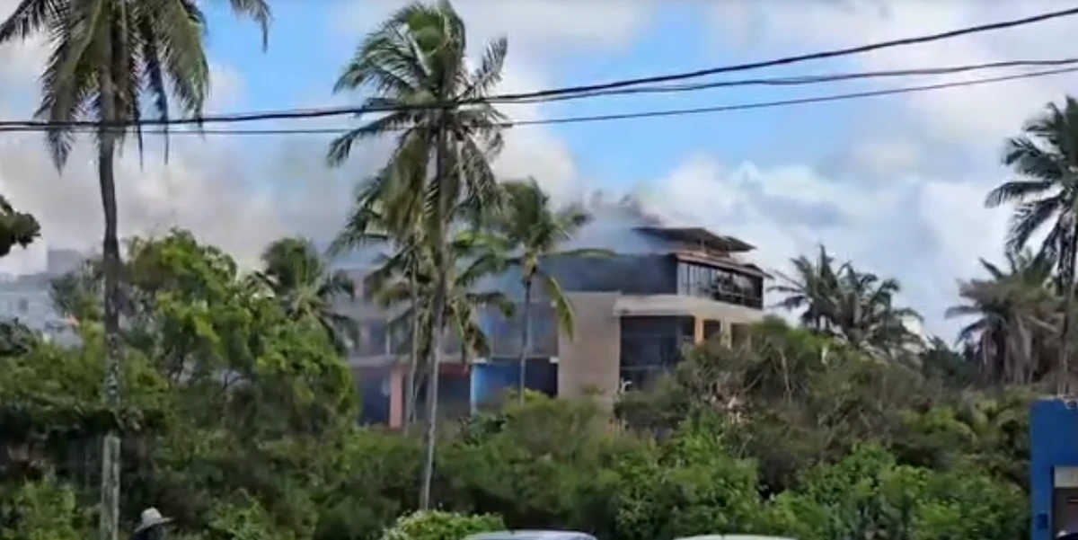 Incêndio em hotel no bairro de Stella Maris por Reprodução/InfoStella