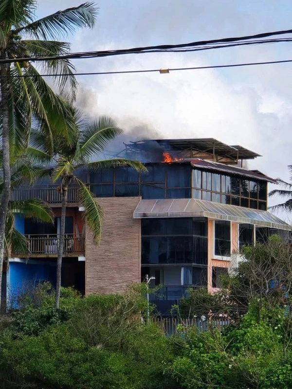 Incêndio em hotel no bairro de Stella Maris por Reprodução/InfoStella