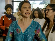 Imagem - Apagão e maionese envenenada marcam capítulo de ‘Vale Tudo’ desta segunda (11)