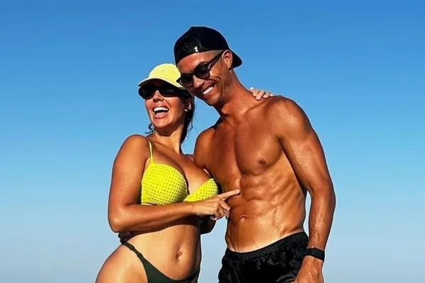 Cristiano Ronaldo e Georgina estão noivos por Reprodução/Instagram