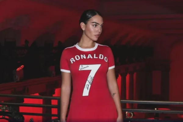 Cristiano Ronaldo e Georgina estão noivos por Reprodução/Instagram