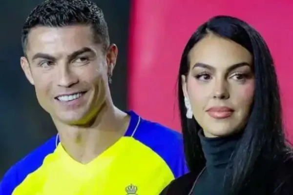 Cristiano Ronaldo e Georgina estão noivos por Reprodução/Instagram